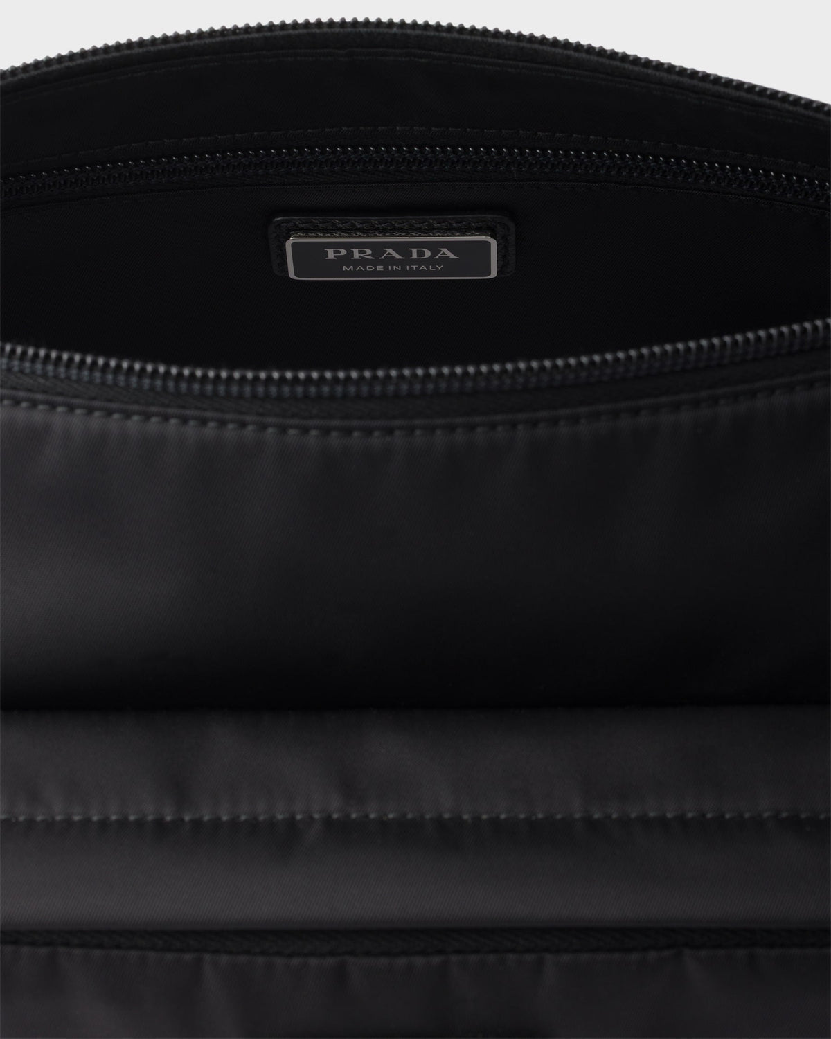 Sac de taille moyenne porté épaule en Re-Nylon et cuir Saffiano