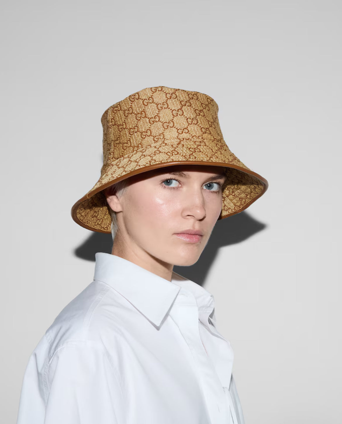Chapeau seau en paille GG