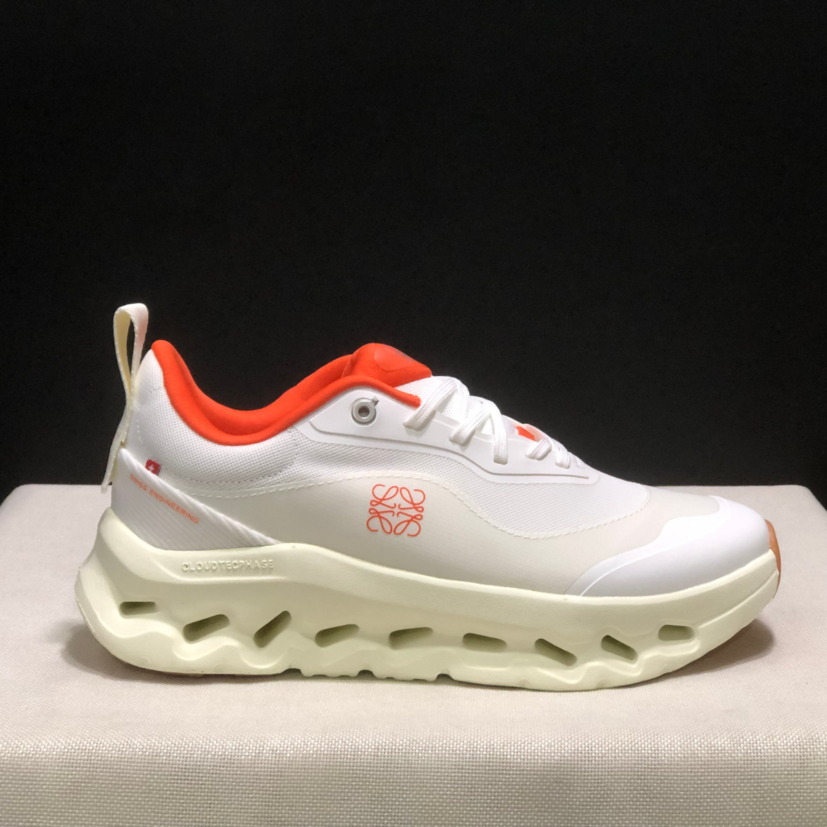 Cloudtilt Loewe - Orange