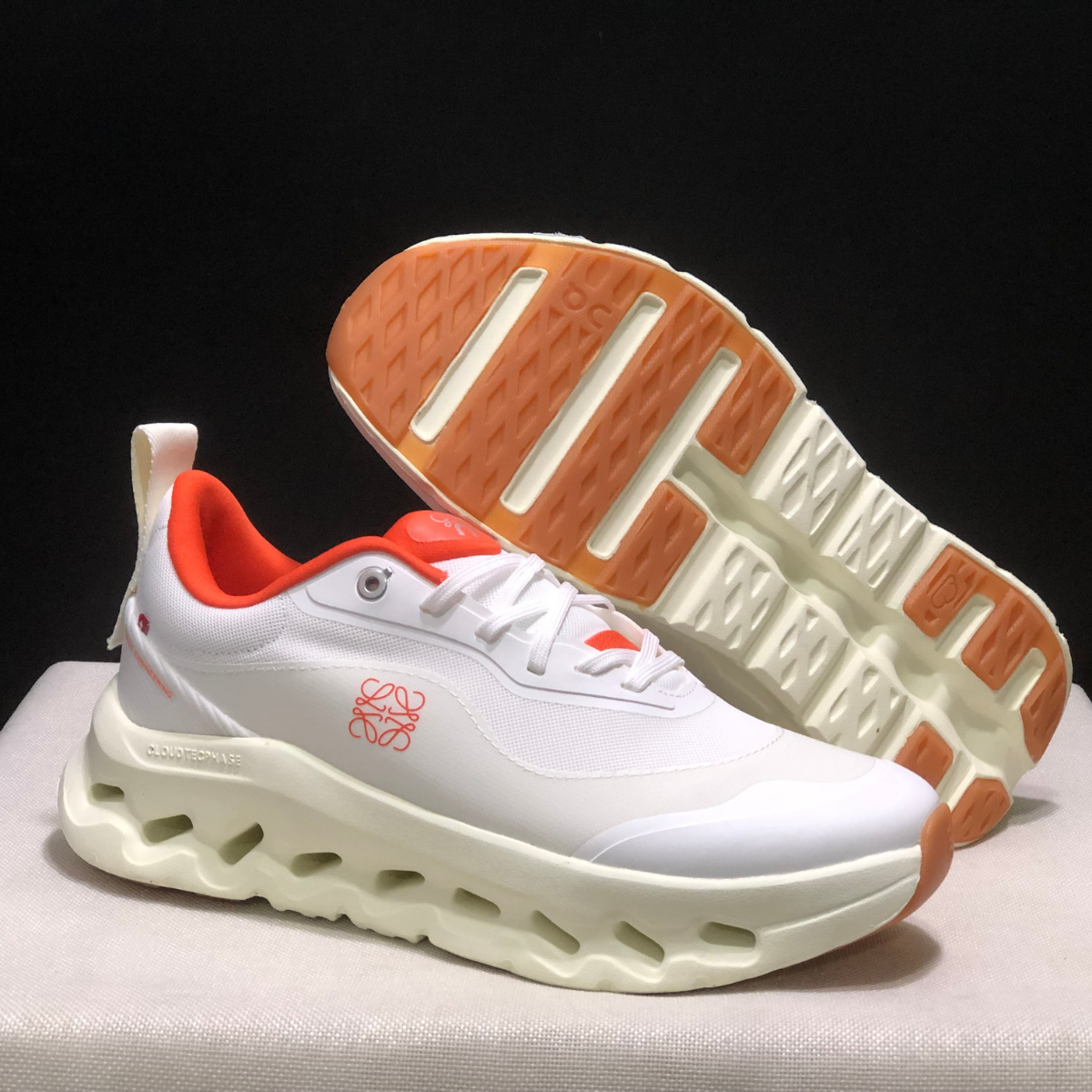 Cloudtilt Loewe - Orange