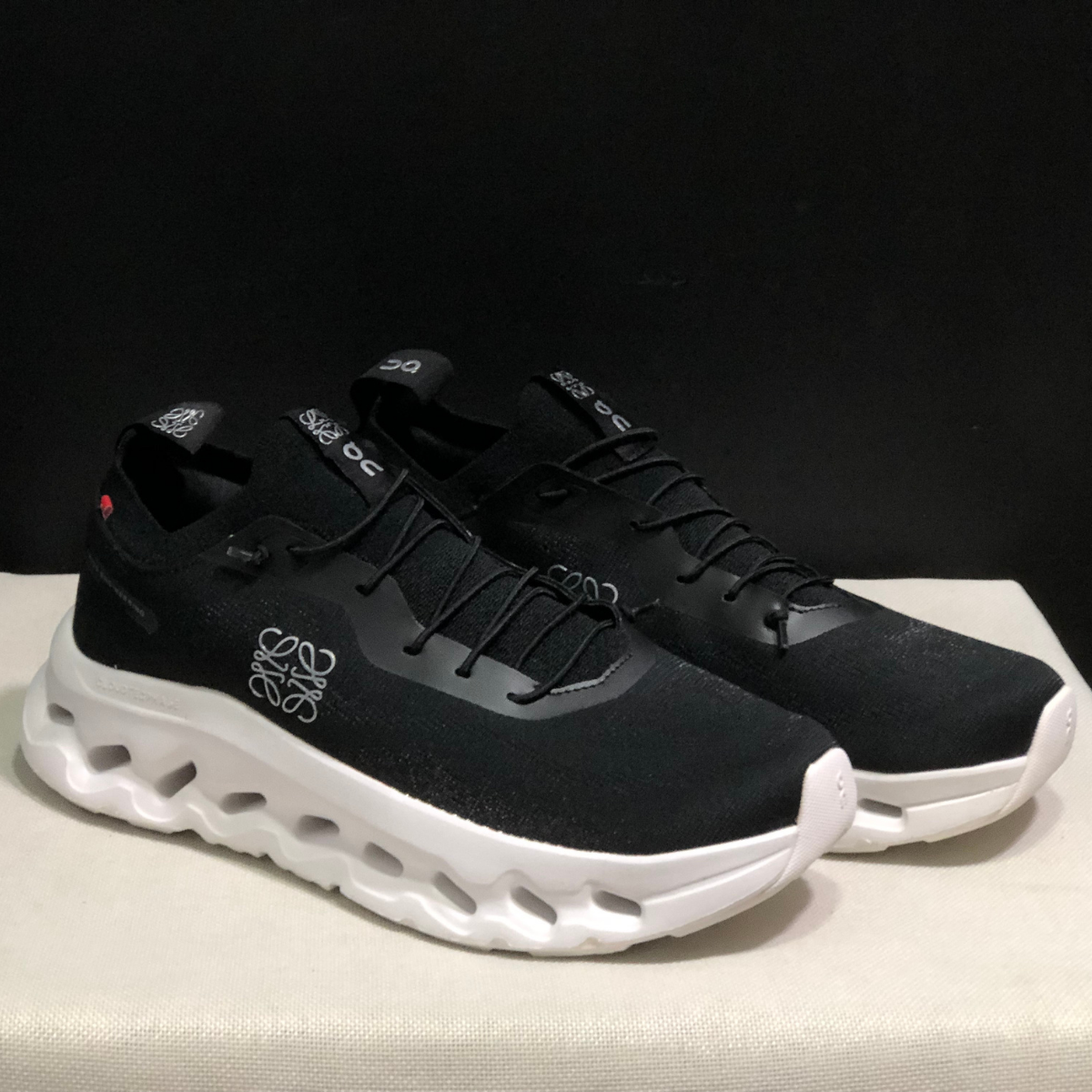 Cloudtilt Loewe 2.0 - Noir et Blanc