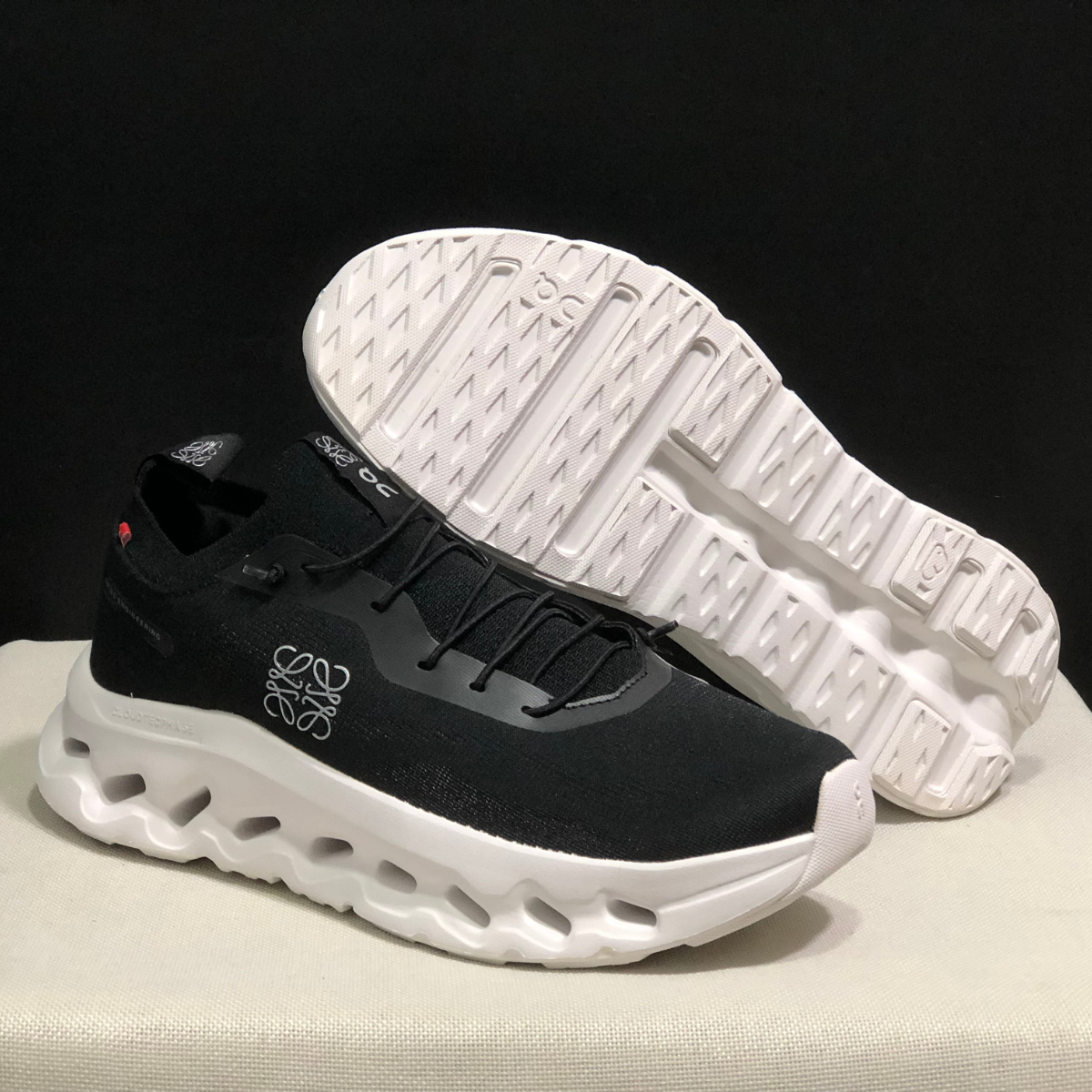Cloudtilt Loewe 2.0 - Noir et Blanc
