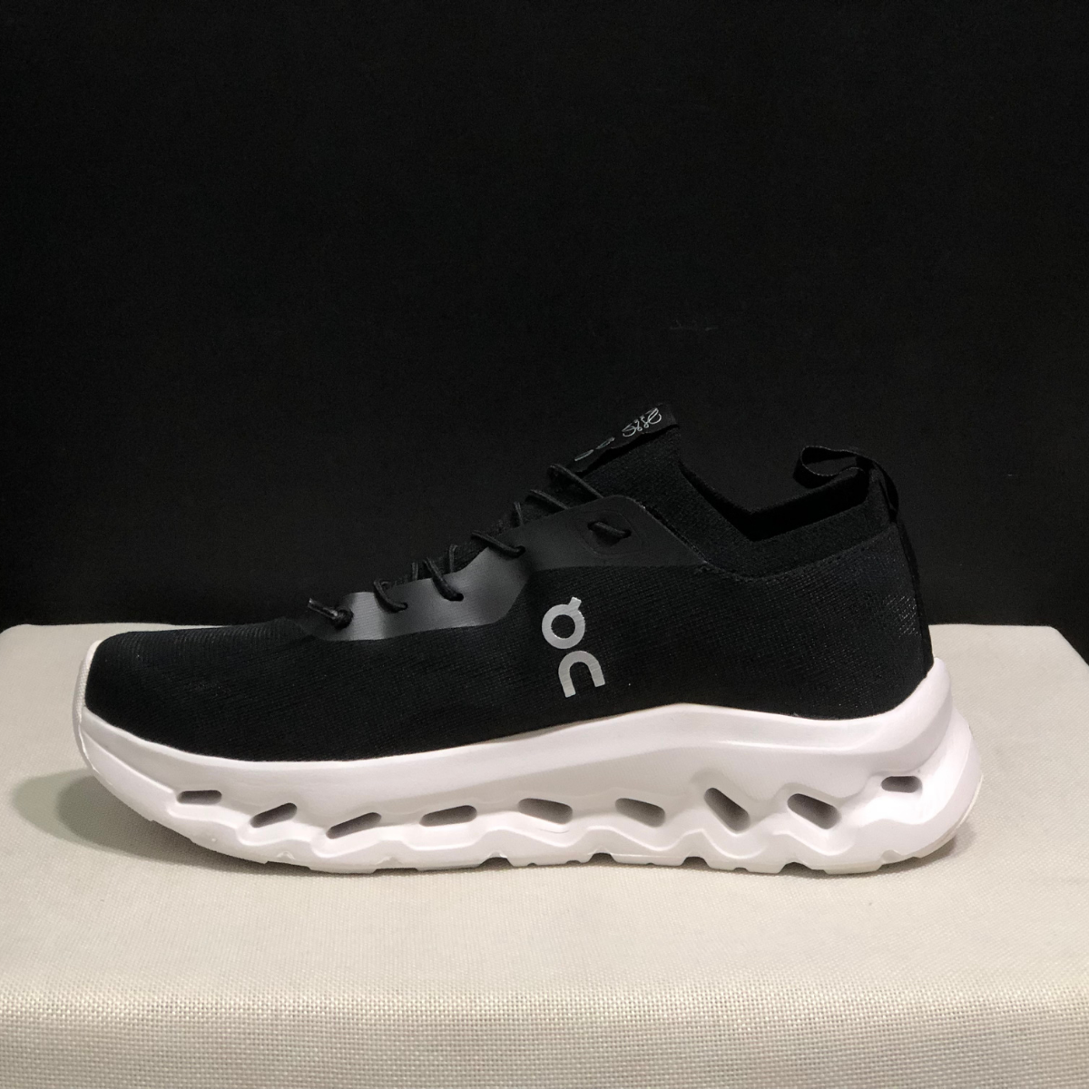 Cloudtilt Loewe 2.0 - Noir et Blanc