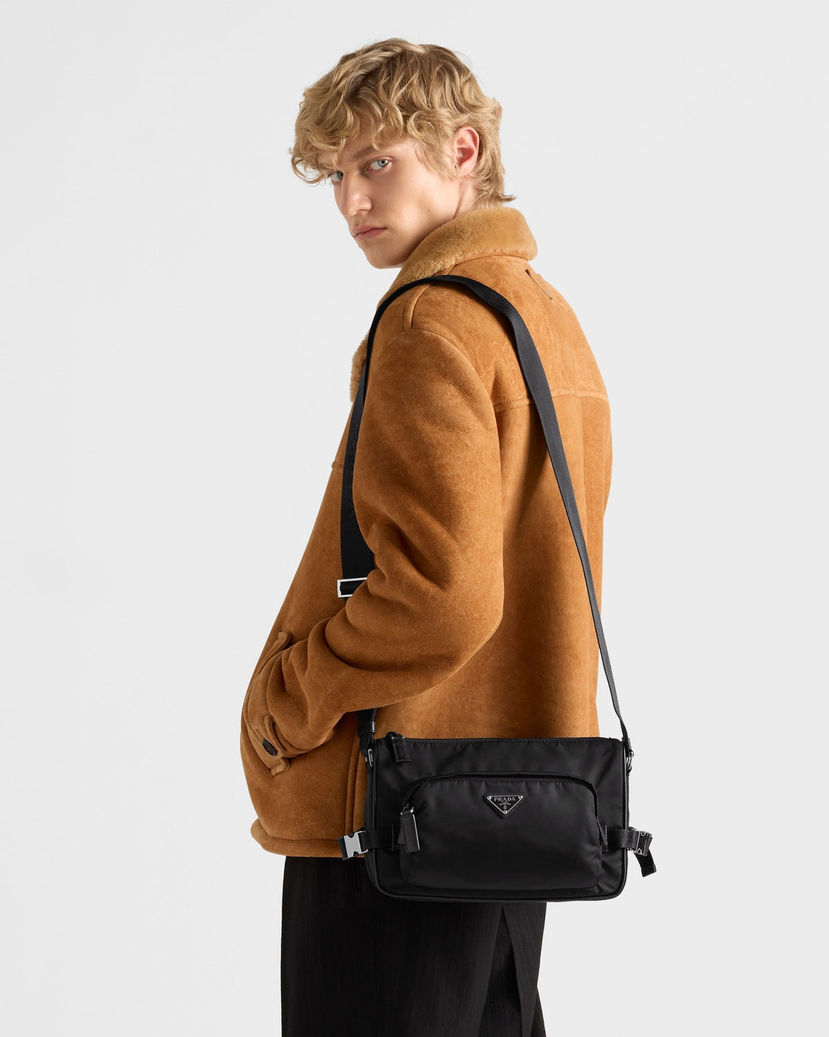 Sac de taille moyenne porté épaule en Re-Nylon et cuir Saffiano